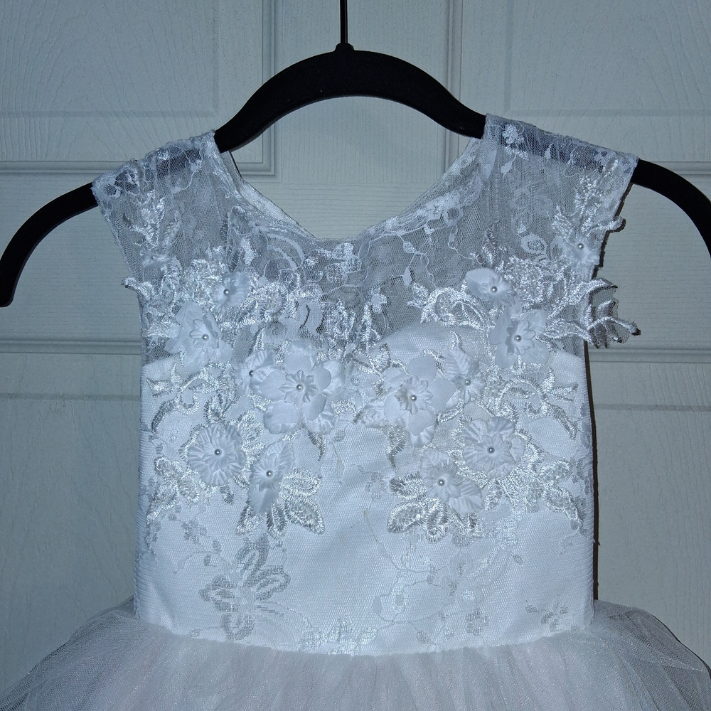 White Floral Appliqué Tulle Layered Girls' Dress With Cream Satin Under Skirt - Picture 2 of 6